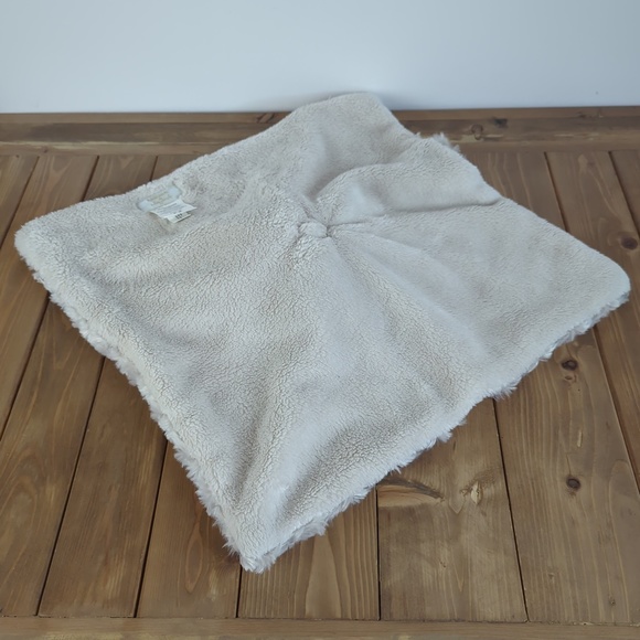 BLANKETS & BEYOND  Light Grey Plush Rosette Lovey Bear Security Blanket - Picture 7 of 8